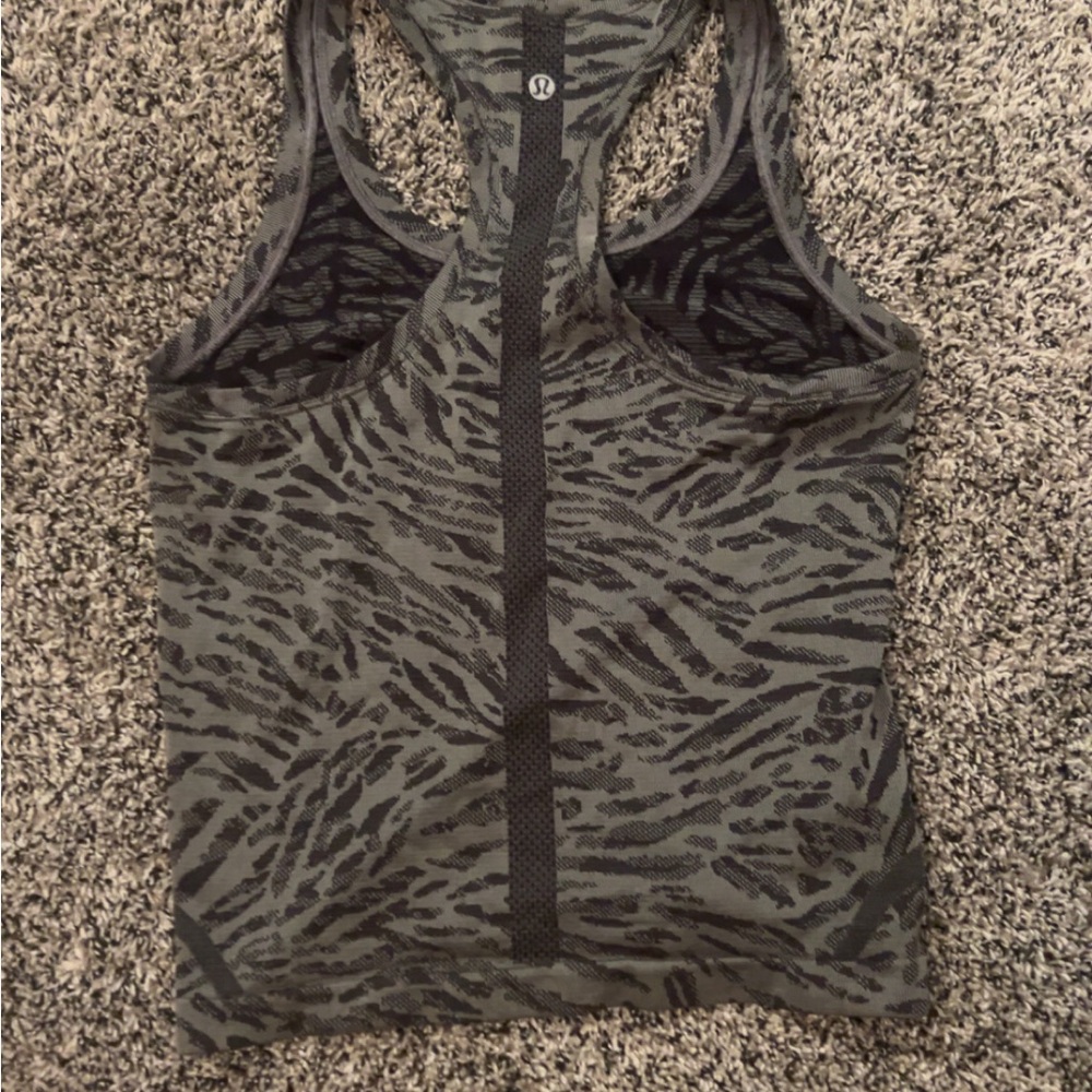 Lululemon Swiftly Tech Razerback - Picture 2 of 5